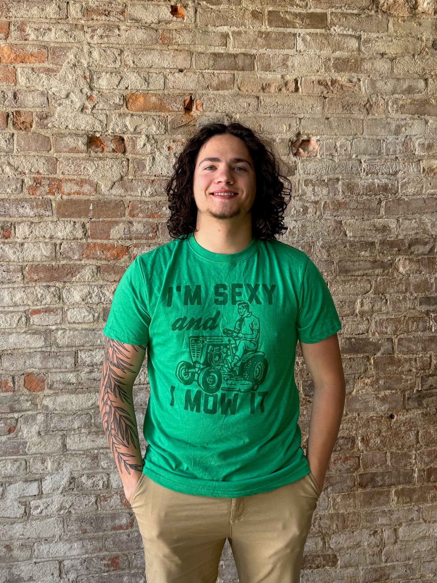 I'm Sexy And I Mow It Men's Graphic T-shirt