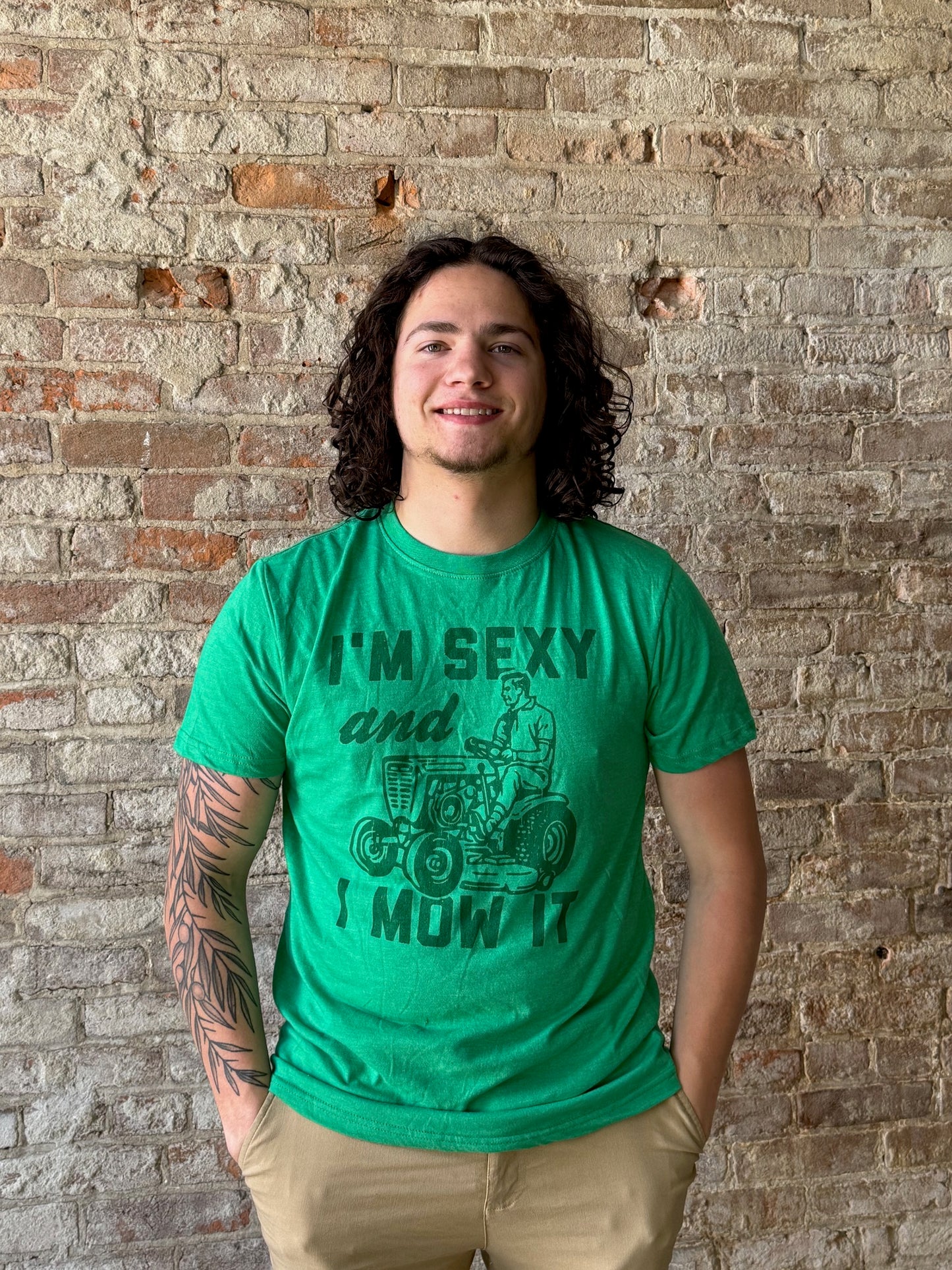 I'm Sexy And I Mow It Men's Graphic T-shirt