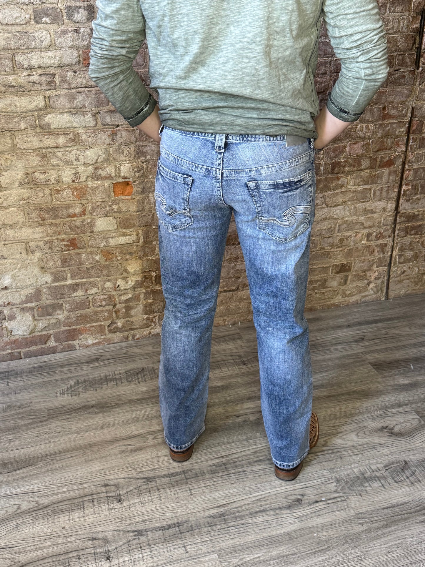 Gordie Relaxed Straight Jeans ~ Light Wash